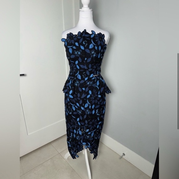 Elliatt Optics Floral Lace Peplum Dress/Size Small - Picture 4 of 10